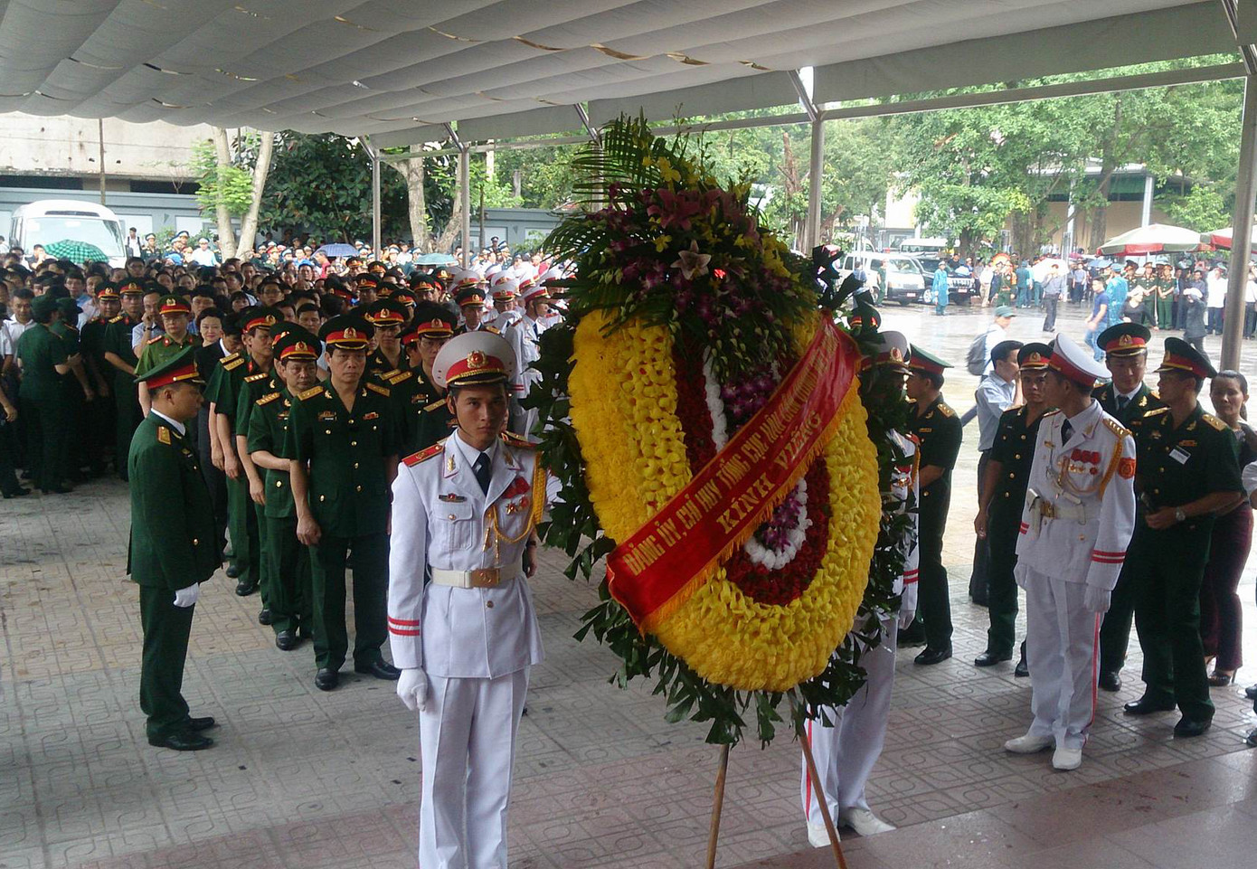 Hàng nghìn người đội mưa tiễn biệt 9 liệt sĩ CASA-212 ảnh 36