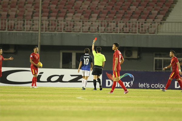 Tuyển Việt Nam hạ Campuchia trong thế 10 chống 11 ảnh 11