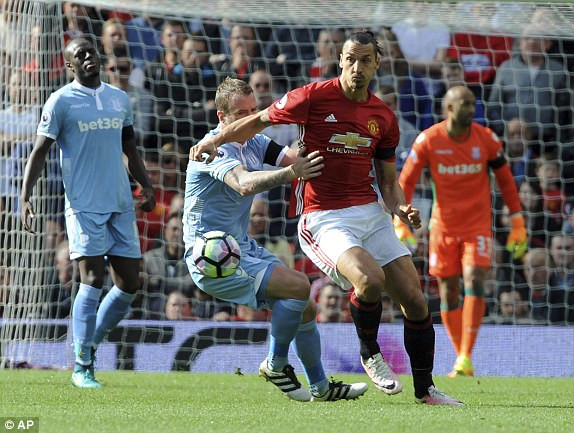 M.U vs Stoke City (1-1): 'Quỷ đỏ' bị níu chân ảnh 12