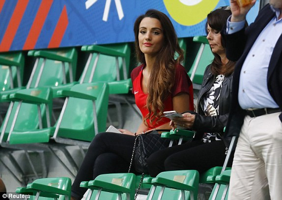 Xứ Wales vùi dập 'Gấu Nga', Anh bất lực trước Slovakia ảnh 4