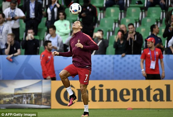 Ronaldo 'tịt ngòi', Bồ Đào Nha chia điểm với Iceland ảnh 4