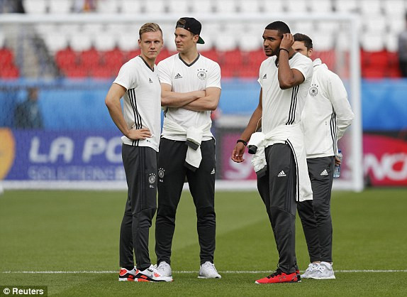 Gomez lập công, Đức giữ vững ngôi đầu ảnh 4