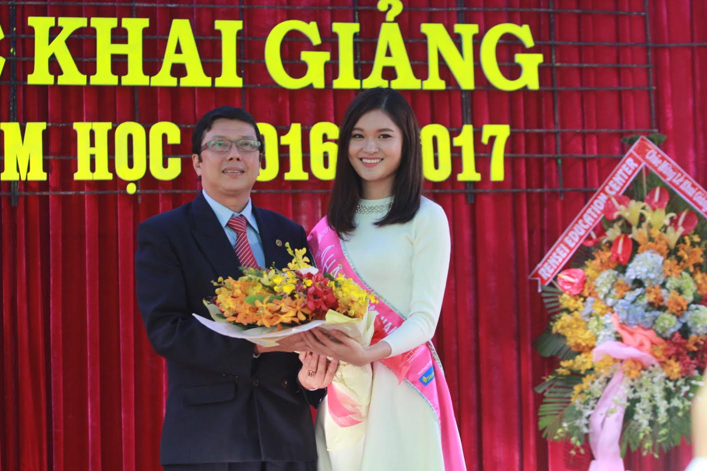 Chủ tịch nước đánh trống khai giảng năm học mới ảnh 16