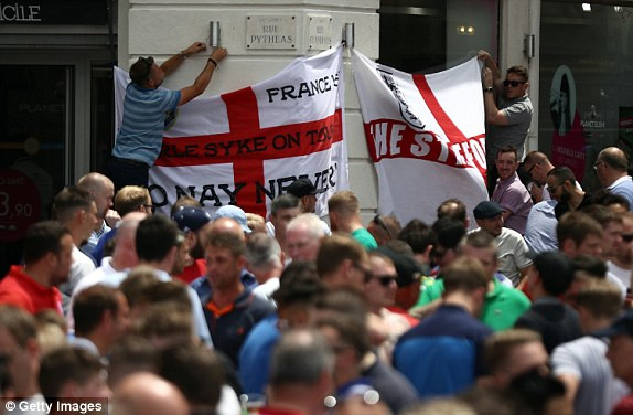 Xứ Wales giành chiến thắng lịch sử ảnh 30