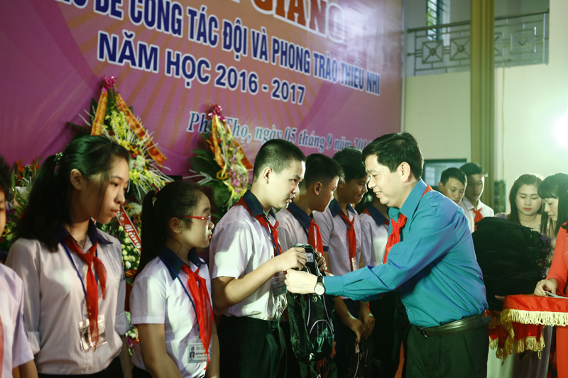Chủ tịch nước đánh trống khai giảng năm học mới ảnh 4