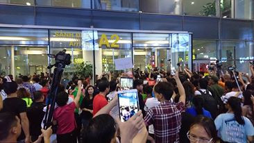 Cuồng nhiệt chào đón 'người hùng' Olympic Hoàng Xuân Vinh ảnh 6