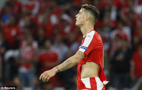 Pháp và Thụy Sĩ dắt tay nhau vào vòng sau ảnh 25