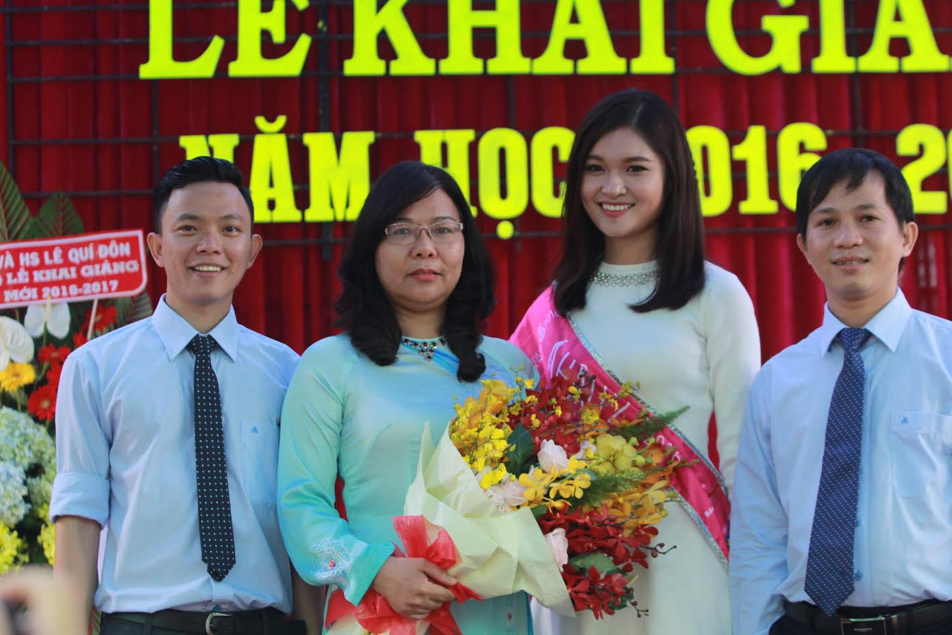 Chủ tịch nước đánh trống khai giảng năm học mới ảnh 17