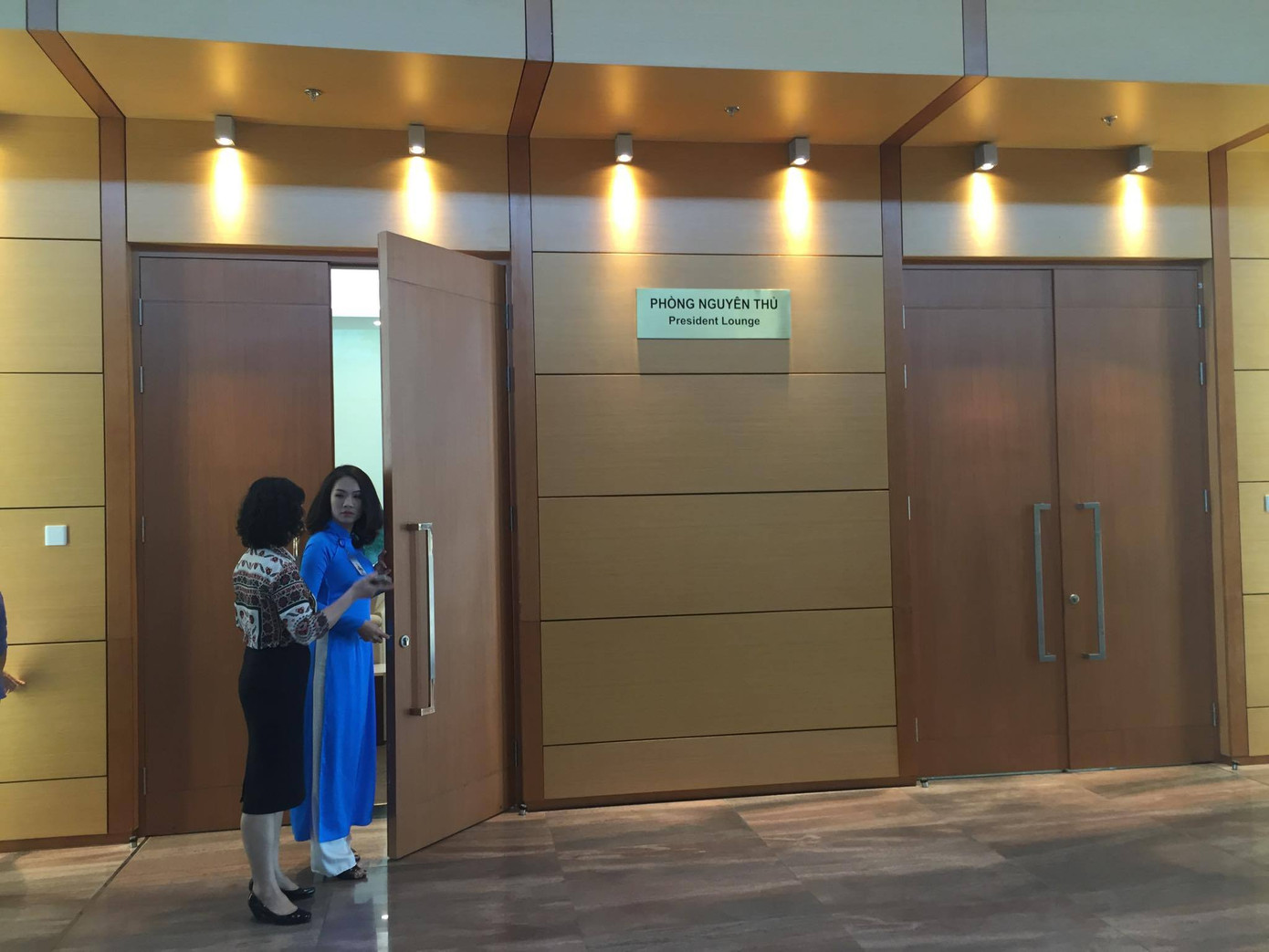 Tổng thống Mỹ Obama đã đến Hà Nội ảnh 18