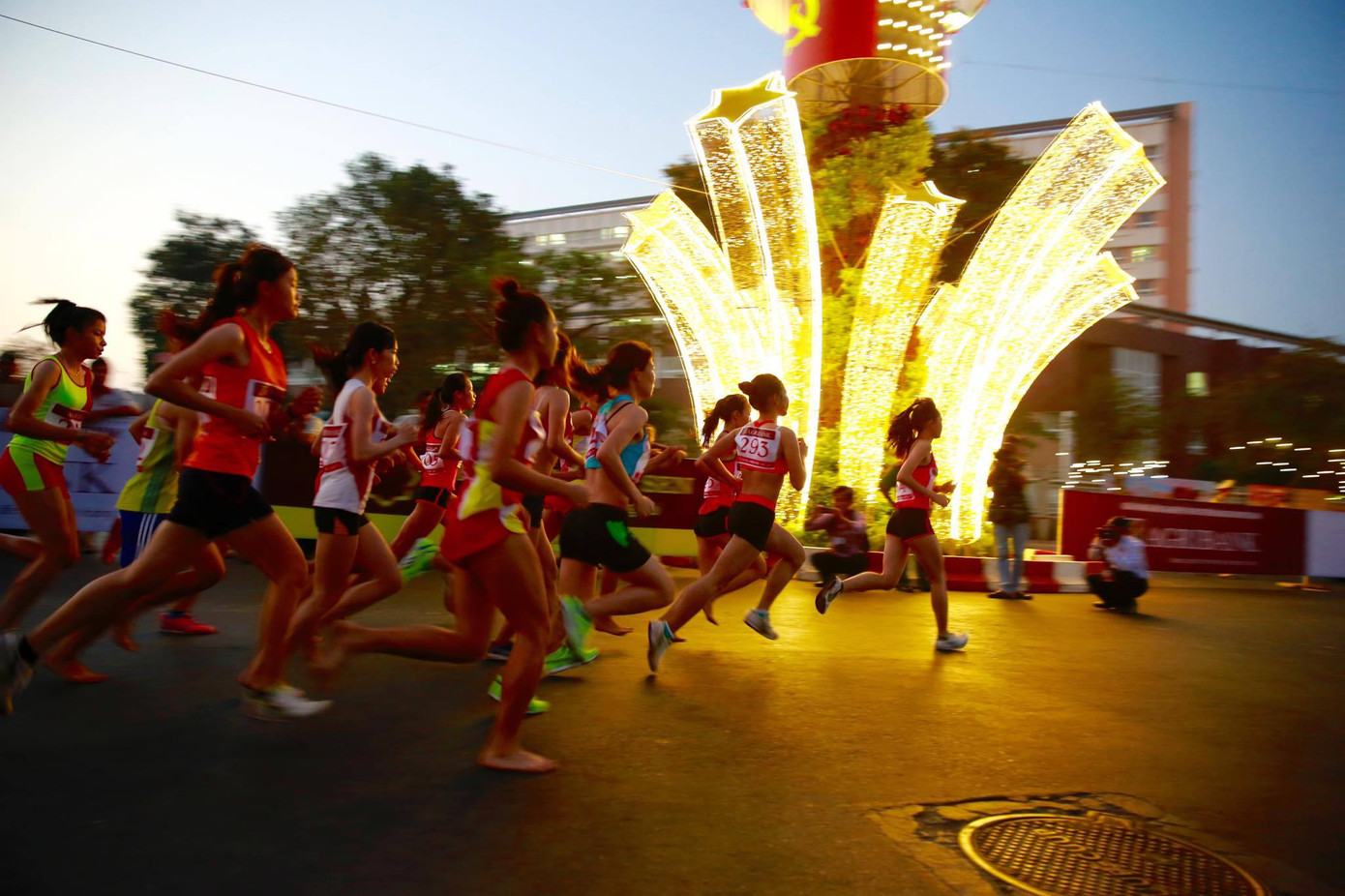 Tưng bừng đua tài Việt dã Tiền Phong ảnh 15