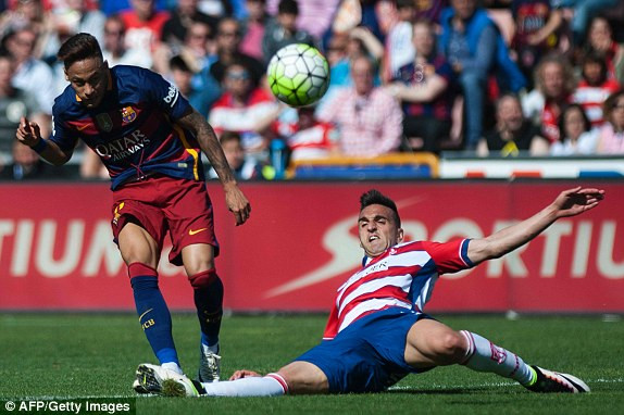 Luis Suarez lập hat-trick, Barca vô địch La Liga ảnh 12