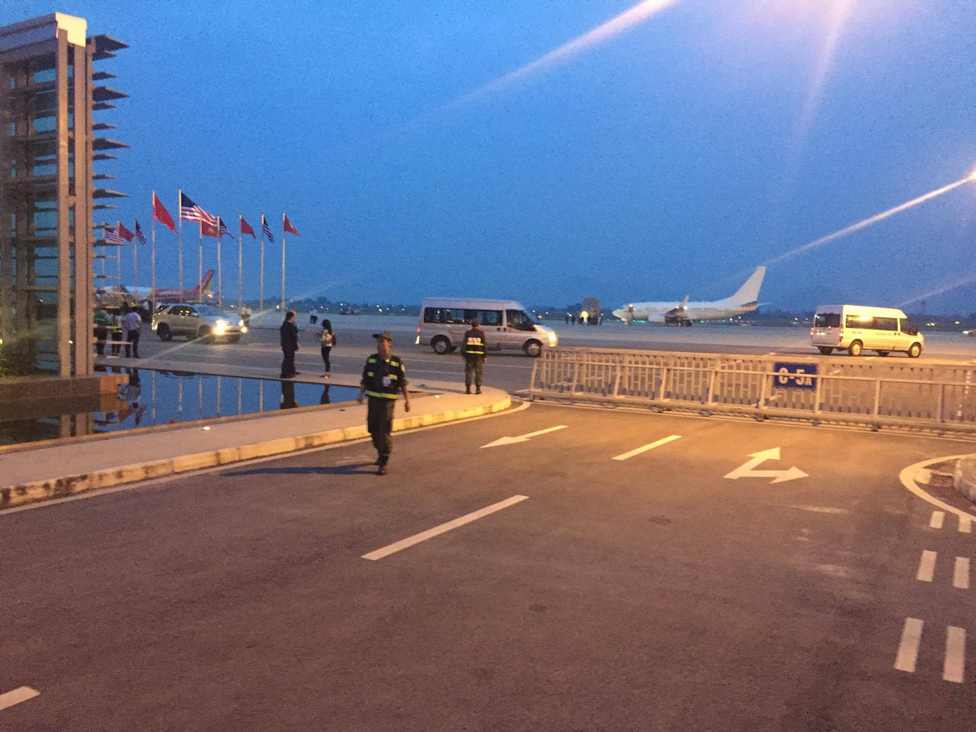 Tổng thống Mỹ Obama đã đến Hà Nội ảnh 23