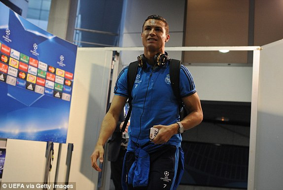 Bàn đá phản đưa Real Madrid vào chung kết ảnh 4