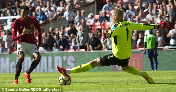 Ibrahimovic giúp M.U đoạt Siêu Cup Anh ảnh 12