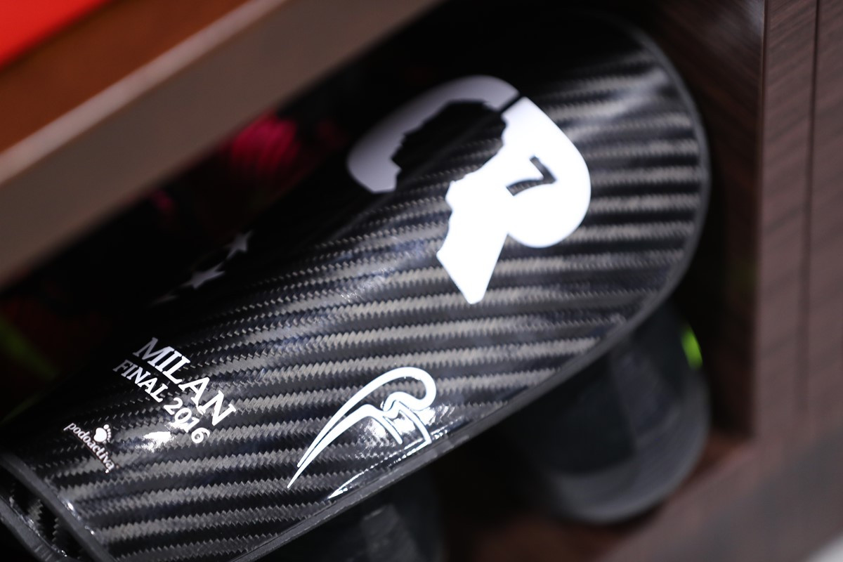 Ronaldo giải cứu Bồ Đào Nha trong cơn mưa gôn ảnh 1