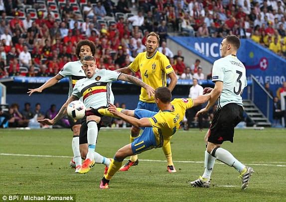 Nainggolan tỏa sáng, Bỉ tiễn Thụy Điển hồi hương ảnh 10