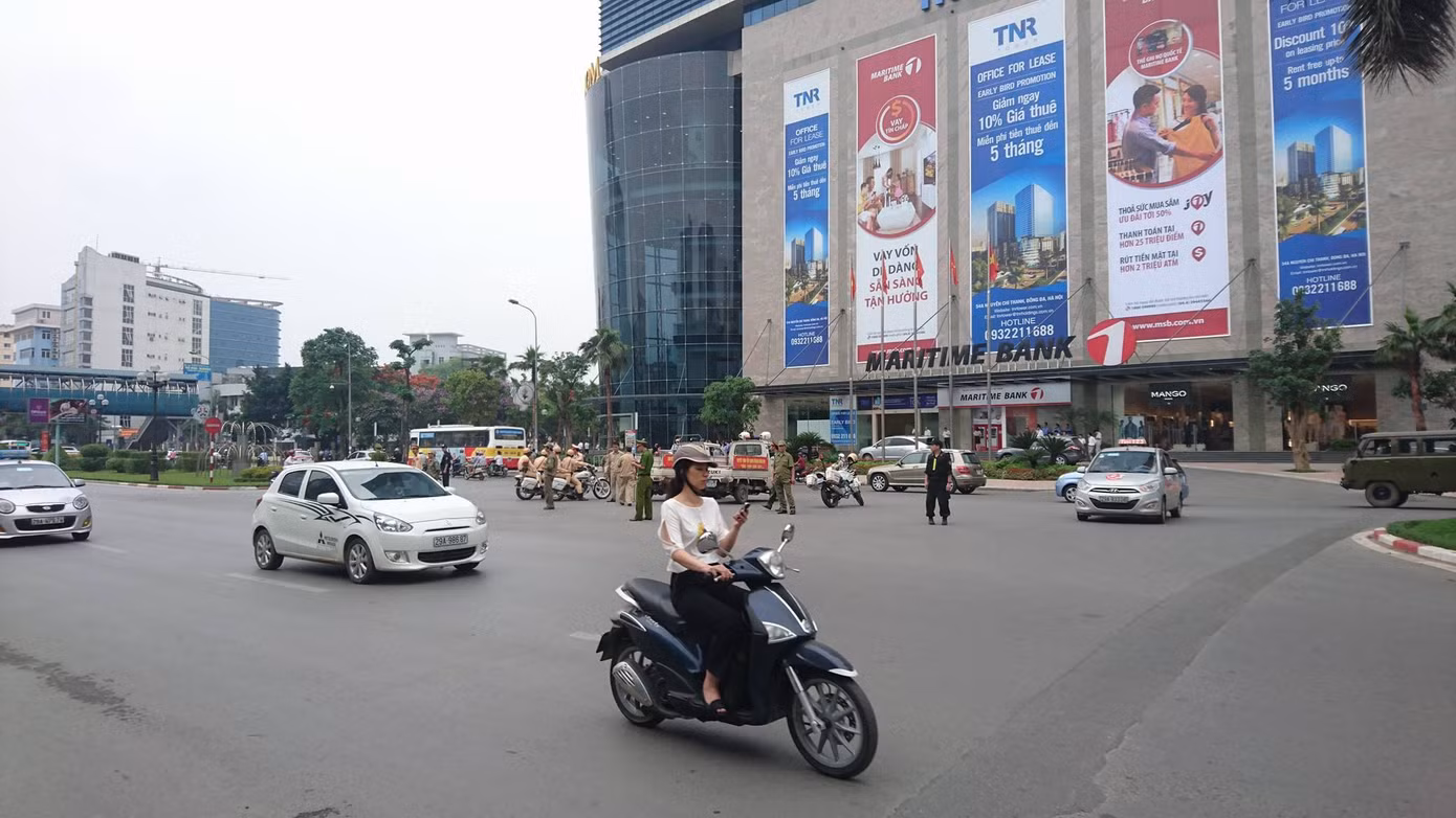 Ông Obama thưởng thức bún chả Hà Nội ảnh 77