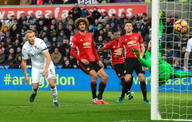 Swansea City vs M.U (1-3): Ibrahimovic 'giải hạn' ảnh 10