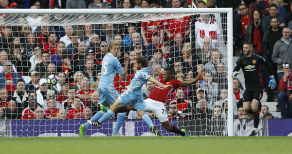 M.U vs Stoke City (1-1): 'Quỷ đỏ' bị níu chân ảnh 18