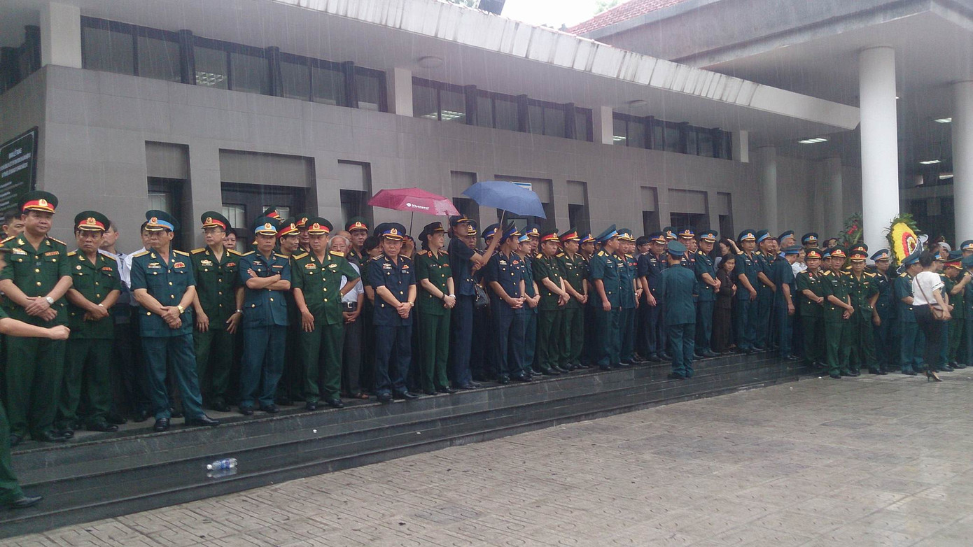 Hàng nghìn người đội mưa tiễn biệt 9 liệt sĩ CASA-212 ảnh 40