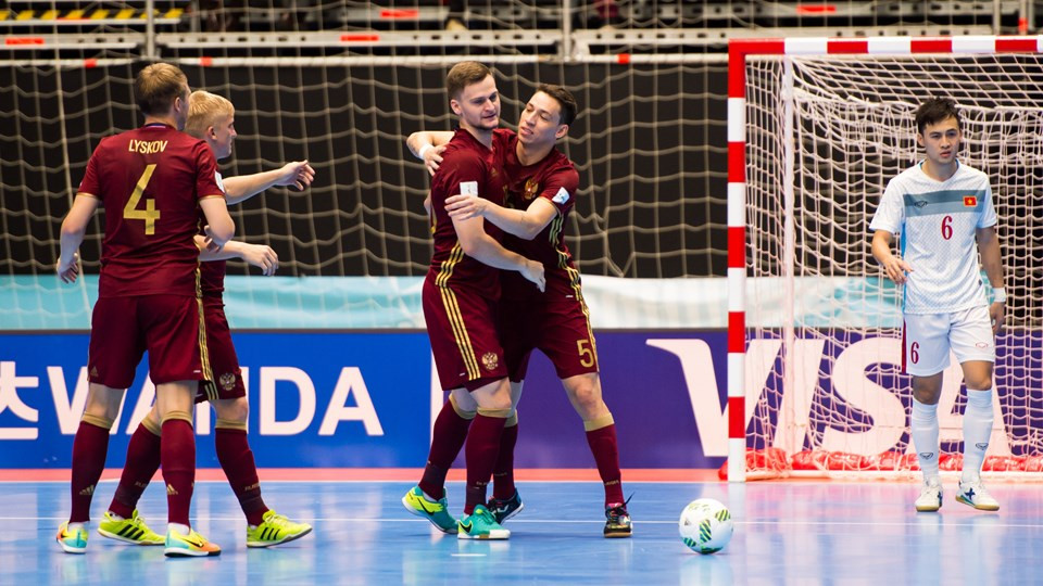 Thua đậm Nga, tuyển Việt Nam chia tay Futsal World Cup ảnh 4