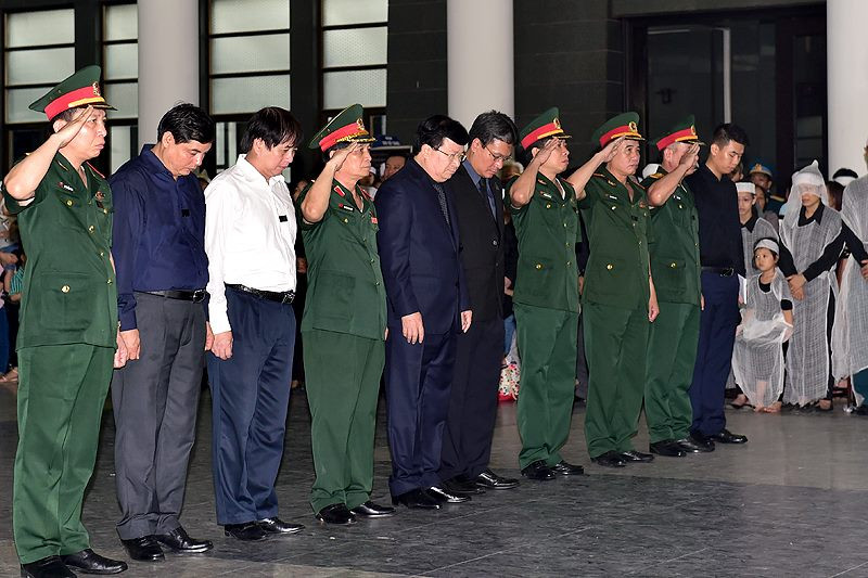 Hàng nghìn người đội mưa tiễn biệt 9 liệt sĩ CASA-212 ảnh 33