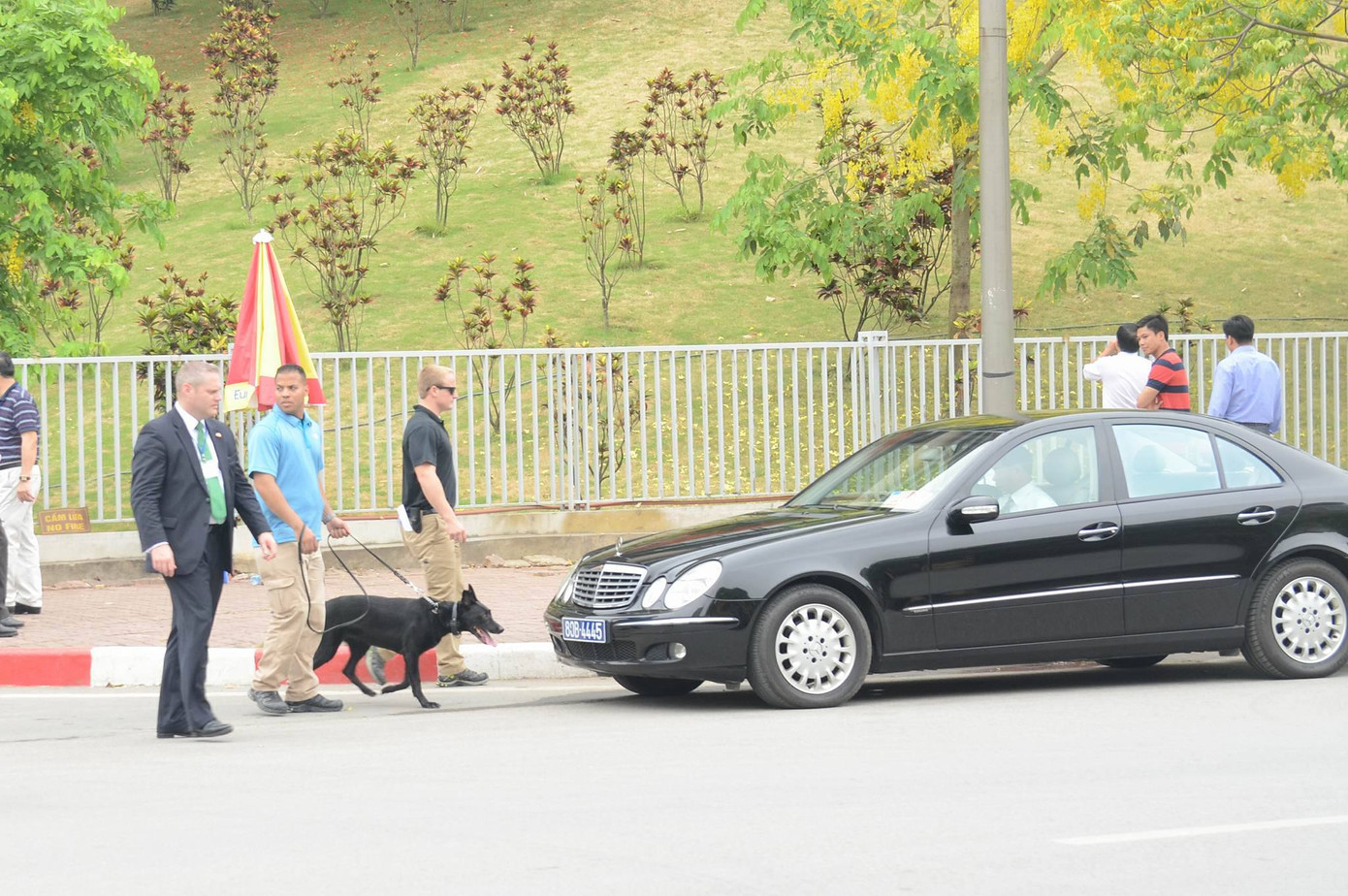 Ông Obama thưởng thức bún chả Hà Nội ảnh 78