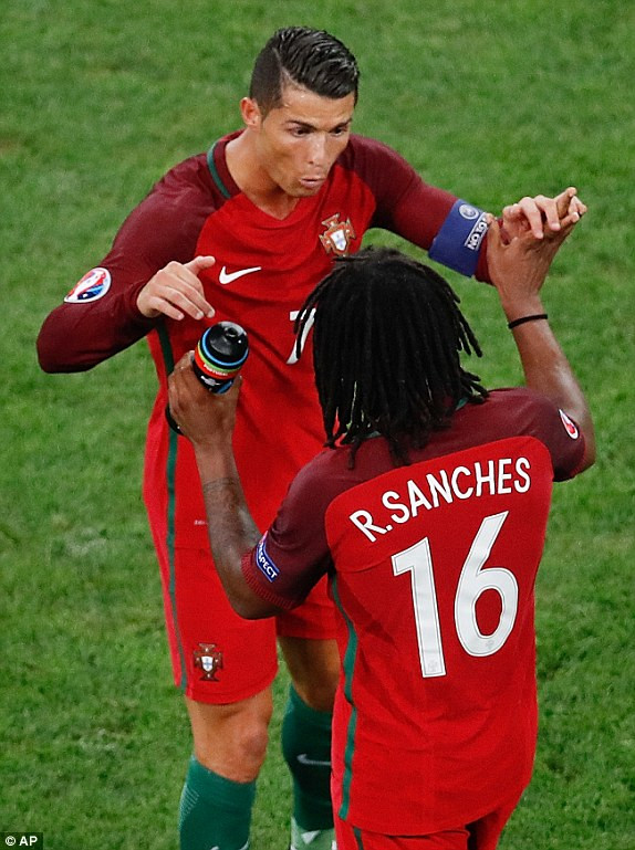 Bồ Đào Nha vào bán kết sau loạt 'đấu súng' nghẹt thở ảnh 16