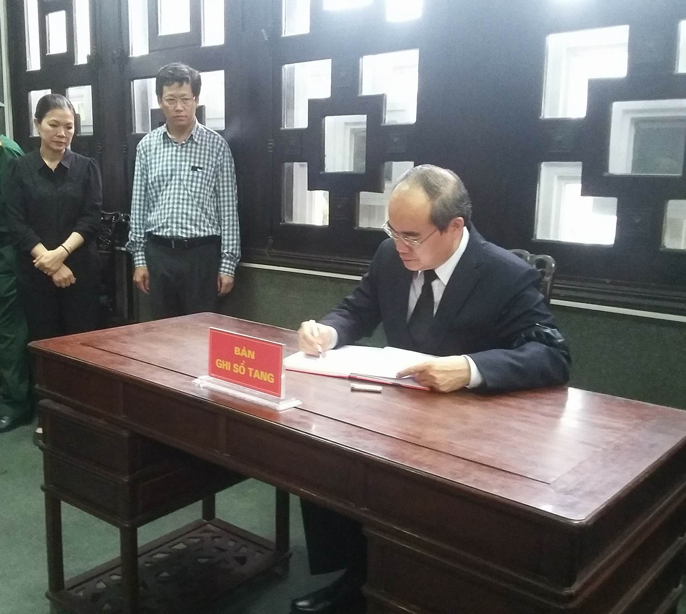 Hàng nghìn người đội mưa tiễn biệt 9 liệt sĩ CASA-212 ảnh 39