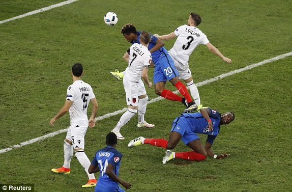 Pháp vs Albania (2-0): Lấy vé sớm từ chiến thắng muộn ảnh 6