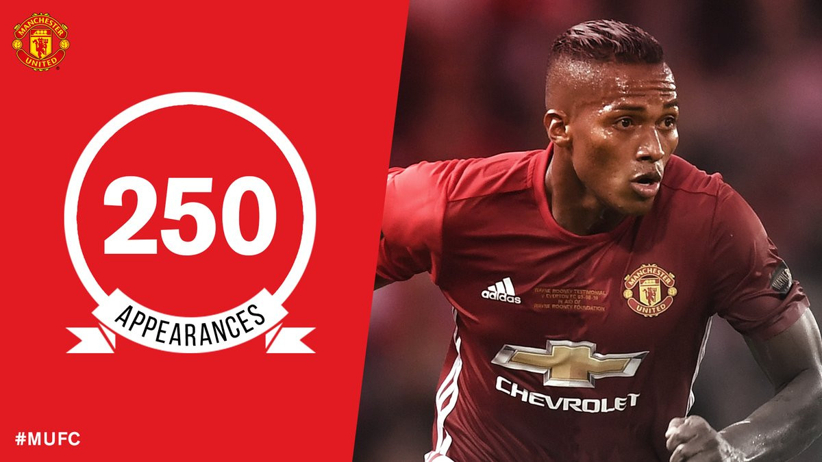 Ibra tỏa sáng, M.U thắng đậm trận ra quân ảnh 6