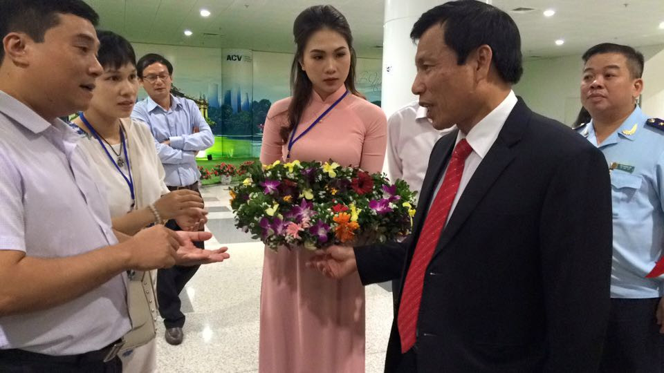 Cuồng nhiệt chào đón 'người hùng' Olympic Hoàng Xuân Vinh ảnh 20