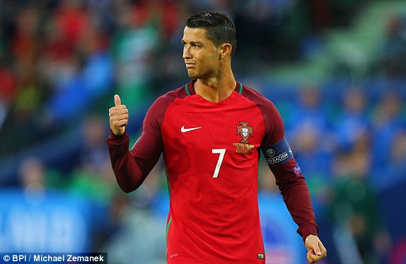 Ronaldo 'tịt ngòi', Bồ Đào Nha chia điểm với Iceland ảnh 13