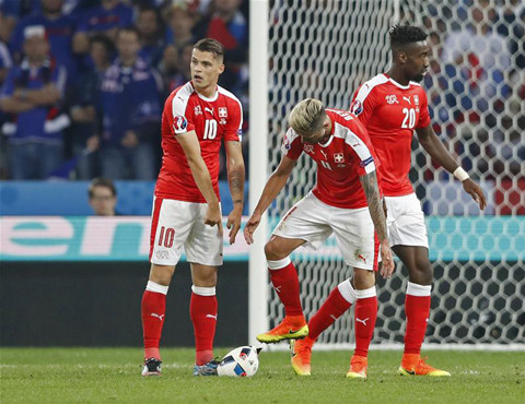 Pháp và Thụy Sĩ dắt tay nhau vào vòng sau ảnh 26