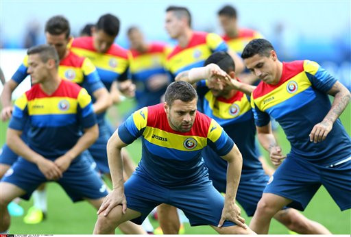 Lễ khai mạc rực rỡ sắc màu của EURO 2016 ảnh 35