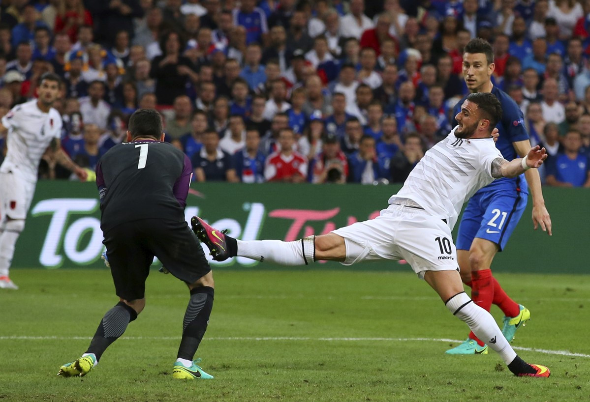 Pháp vs Albania (2-0): Lấy vé sớm từ chiến thắng muộn ảnh 9
