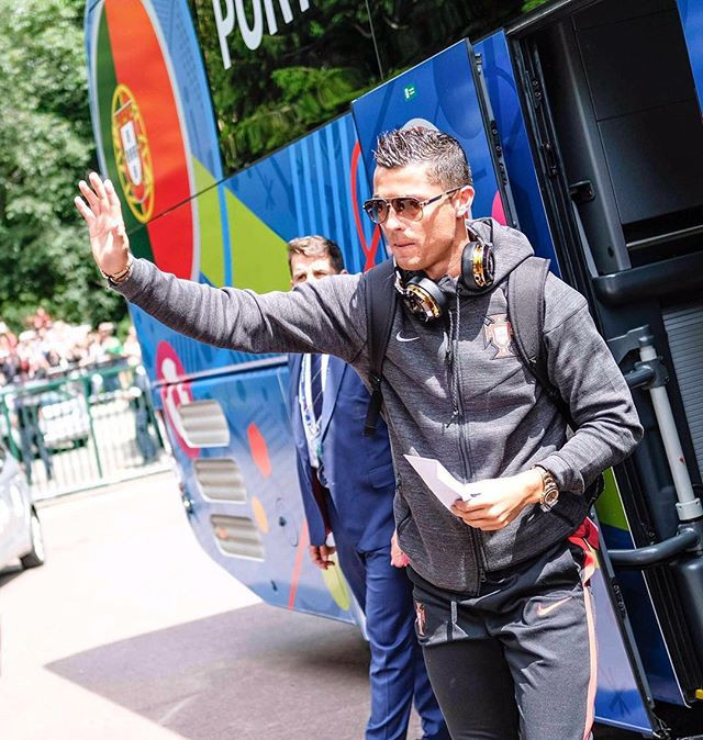 Ronaldo 'tịt ngòi', Bồ Đào Nha chia điểm với Iceland ảnh 3