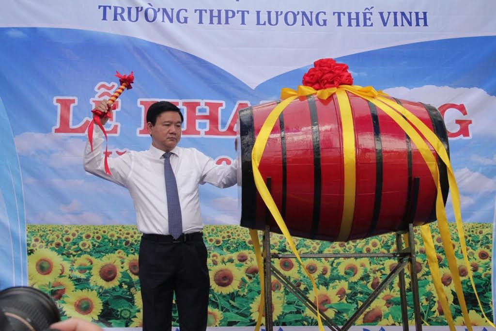 Chủ tịch nước đánh trống khai giảng năm học mới ảnh 8