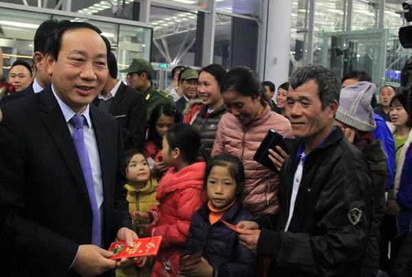 Cả nước tưng bừng đón năm mới Bính Thân 2016 ảnh 39