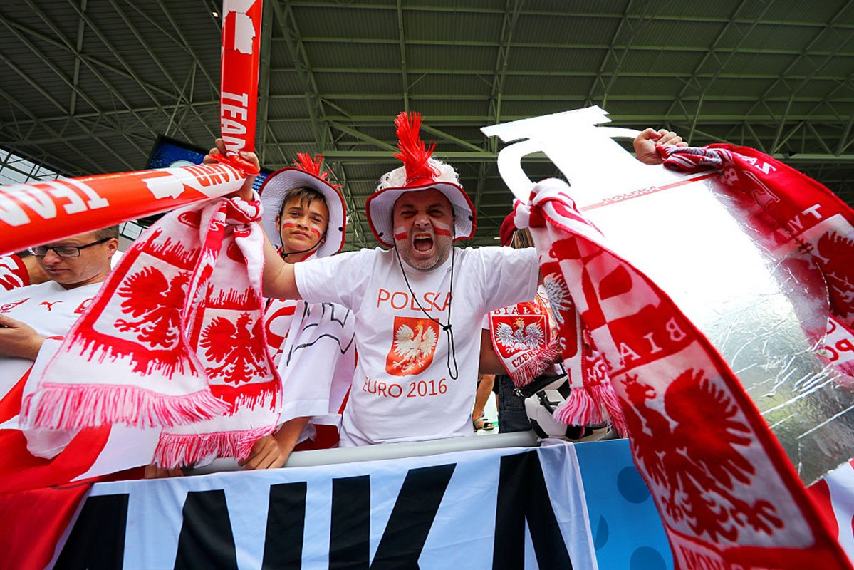 Hạ Thụy Sĩ ở loạt 'đấu súng', Ba Lan lần đầu vào tứ kết ảnh 30