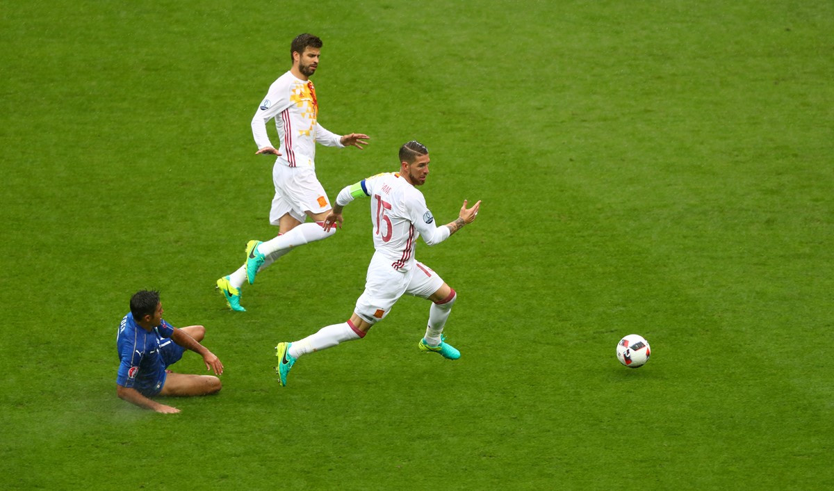 Thua trắng Italia 2 bàn, Tây Ban Nha thành cựu vương ảnh 11