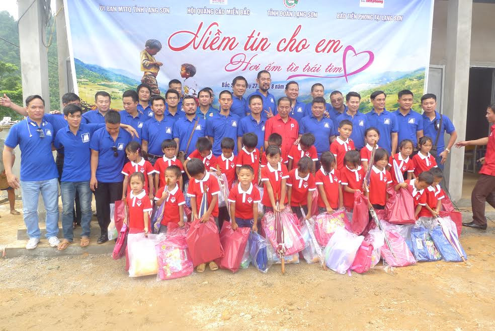 Chủ tịch nước đánh trống khai giảng năm học mới ảnh 1