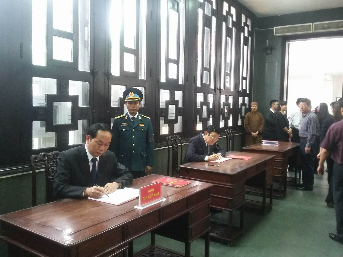 Hàng nghìn người đội mưa tiễn biệt 9 liệt sĩ CASA-212 ảnh 41