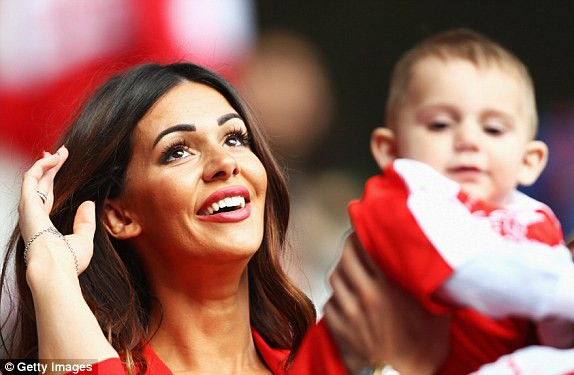 Pháp và Thụy Sĩ dắt tay nhau vào vòng sau ảnh 11