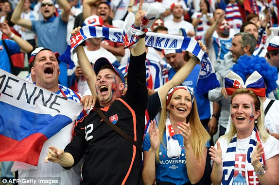 Xứ Wales vùi dập 'Gấu Nga', Anh bất lực trước Slovakia ảnh 9