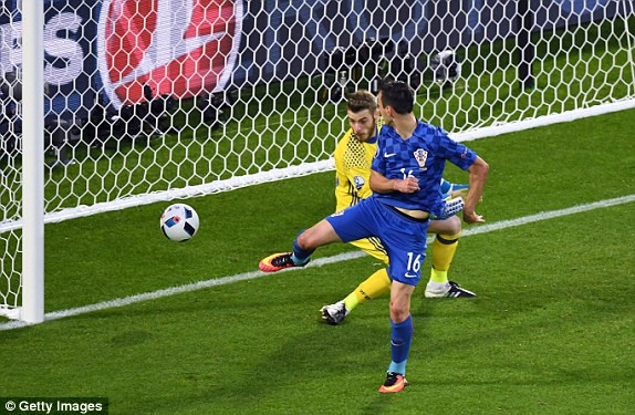 Tạo địa chấn, Croatia cướp ngôi nhất bảng từ Tây Ban Nha ảnh 12