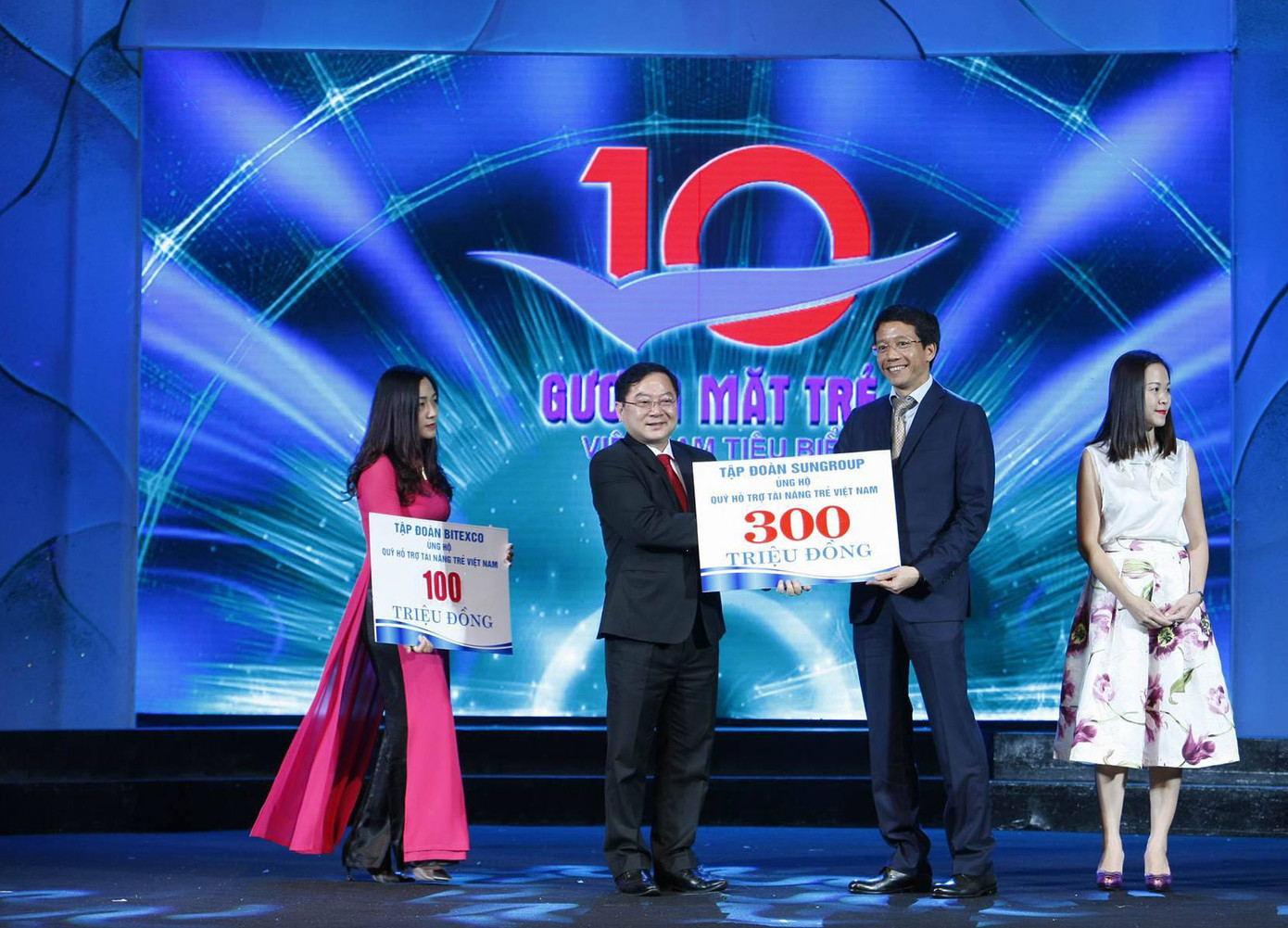 Công bố 10 Gương mặt trẻ Việt Nam tiêu biểu 2015 ảnh 35