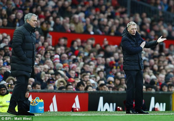 M.U vs Sunderland (3-1): Quỷ đỏ hoan hỉ trong lễ tặng quà ảnh 15