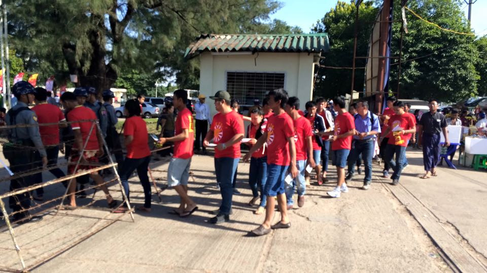 Trọng Hoàng 'nổ súng', tuyển Việt Nam hạ Malaysia ảnh 9