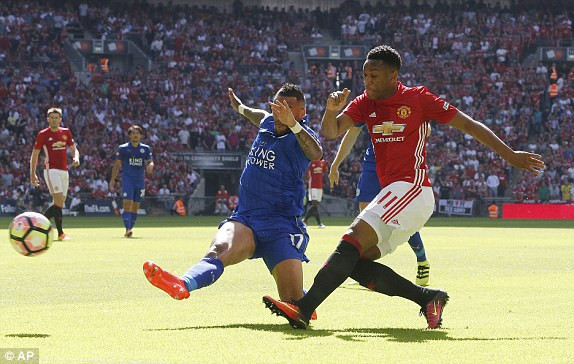 Ibrahimovic giúp M.U đoạt Siêu Cup Anh ảnh 11